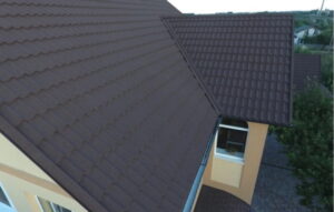 Детальніше про статтю Композитна черепиця – переваги і недоліки