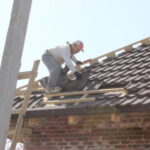Монтаж композитної черепиці: особливості та етапи проведення